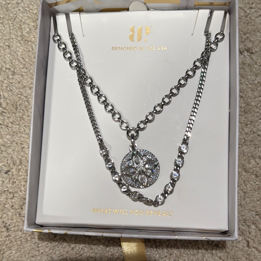Elegant Silver Necklace Set - Picture 2 of 3